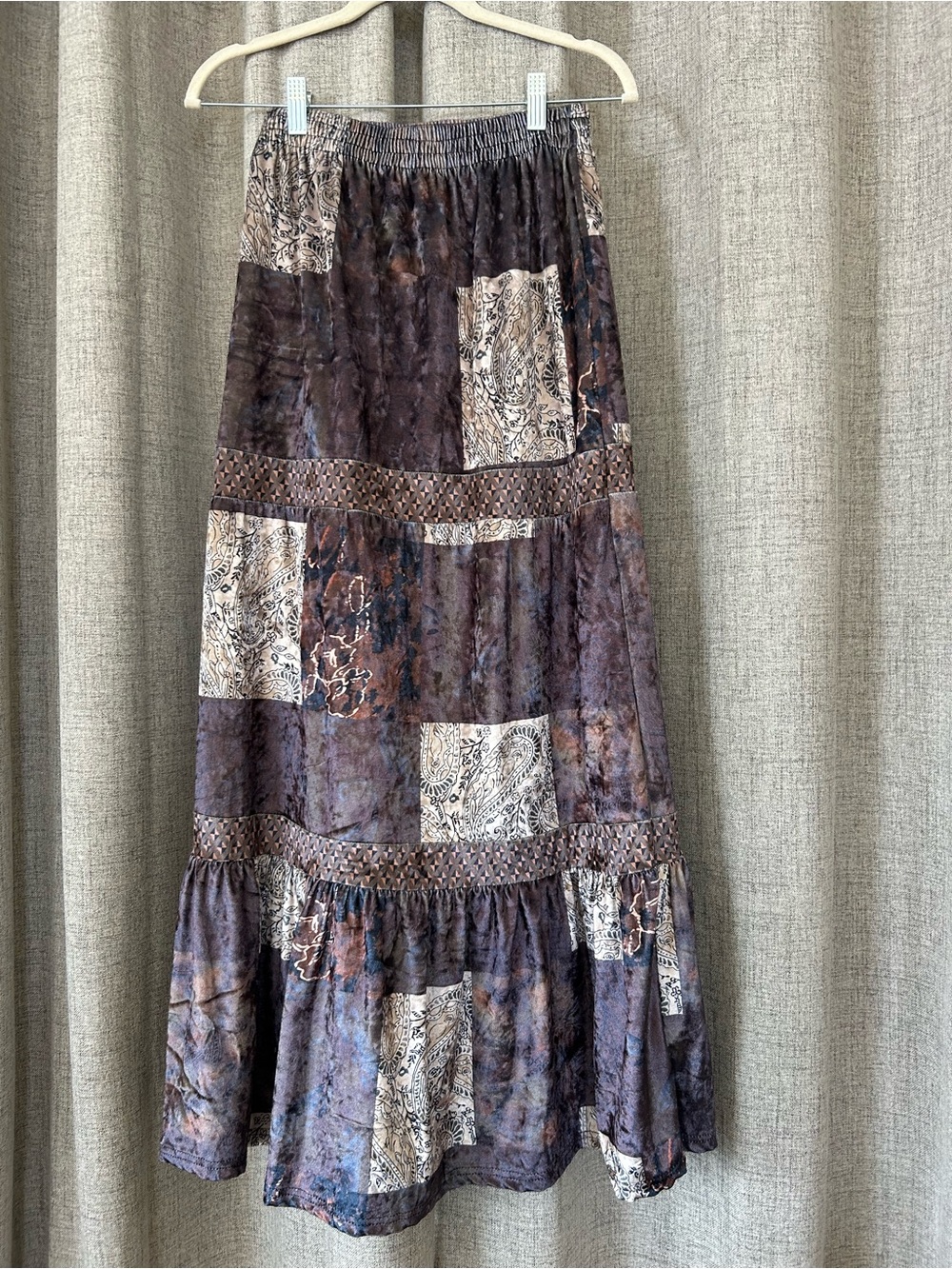 25. Vintage Boho Patchwork
Crushed Velvet Tiered
Maxi Skirt size s - Picture 4 of 7